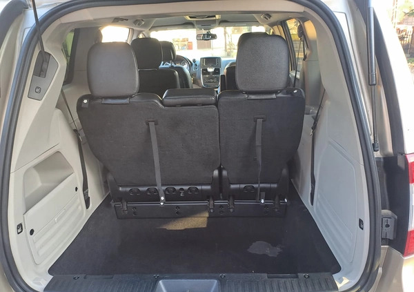 Chrysler Town &amp; Country cena 64900 przebieg: 179000, rok produkcji 2016 z Sochaczew małe 37